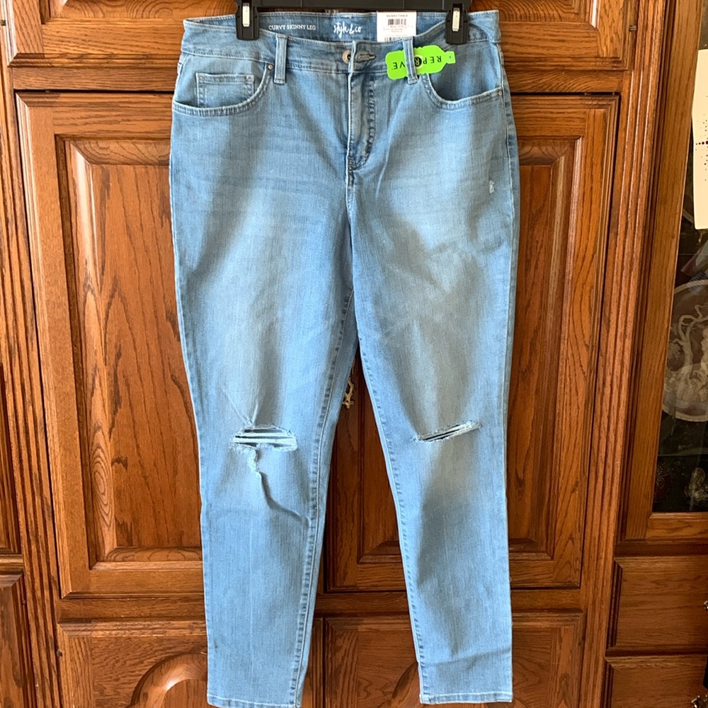 NWT Style and Company curvy skinny leg jeans size 12 color Nashville.